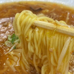 栄太呂ラーメン - 味は甘酸っぱく､ピリリと甘い｡麺は中太ストレート麺