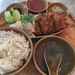 シンガポール海南鶏飯 - 「海南鶏飯」ハーフ＆ハーフ