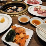 焼肉 鶯谷園 - キムチからの絶景