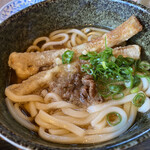炉端と日本酒 魚丸 長浜店 - ごぼ天肉うどん(¥680)