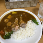 カフェ デ カリー - 8種類の野菜の骨付チキンカレー（ご飯大盛り）