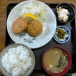 香とり - 料理写真:メンチカツ定食750円税込、ポテサラ、高菜、味噌汁付き