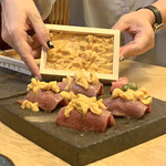 焼肉たまき - 淡路由良赤雲丹と炙り大トロ肉寿司のコラボ