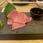 焼肉たまき - 和牛タン刺し