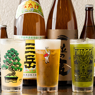 滋養強壮系漢方・レーズン・紅茶など、自家製の瓶漬け酒で乾杯！