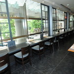 アピアン - 解放感のあるカウンター