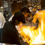 リストランテ バル ヴァリオ - 開放感溢れるオープンキッチン！