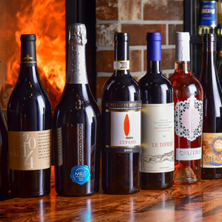 ワインはイタリア産中心に約300本、古酒は30種以上ご用意