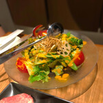 焼肉ホルモン 新井屋 はなれ - 新井屋サラダ