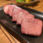 焼肉ホルモン 新井屋 - 厚切りタン