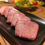 焼肉ホルモン 新井屋 - 厚切りタン