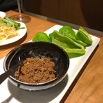 焼肉ホルモン 新井屋 - 牛タン挽肉&生ピー