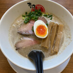 あいつのラーメン かたぐるま - どんな人も美味しくいただけるノーマルなトンコツ魚介ラーメンです♡