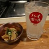 Teppanyaki Hane - お通しと生搾りレモンサワー(550円)