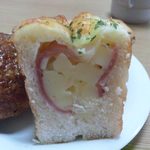 パン ドゥ ジュジュ - 2012.11. ハムチーズ断面　チーズたっぷりで大好き♪