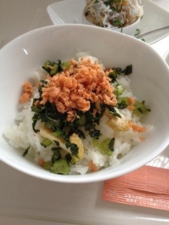 カフェ アルジ - 青菜と鮭そぼろのごはん