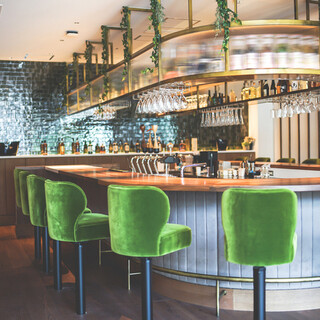 雰囲気のいいカウンター席でお食事いただけます。