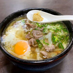 総本家手打うどん博士 - 肉うどん＋月見　750円