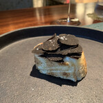 蒼 - 今が旬のオーストリア産トリュフは、流石に香り高し。さらに、しつこくない自家製バターも主役級でいただくトースト。