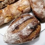 ル・プチメック - 白いちじくとくるみのパン　¥421