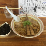 中華そば 琴の - 中華そばの麺半分　姫竹メンマ、皮ワンタン、岩海苔トッピング