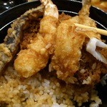 薄めの衣に上品な丼つゆ！