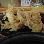 うどん 丸香 - かけ（冷）大盛＜大＞上天・下足天・温泉卵ズームアップ