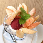 むさしの森珈琲 - フレッシュ白桃のパフェ（税込1,188円）