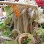 長崎亭 - 麺の食べ始めは、プリプリ感があって美味しいです。ちなみにラーメン麺で替玉できます。