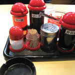 長崎亭 - 隣のお客さんの真似をして、スープに少しウスターソースを垂らしてみると(長崎風)、ウマウマになりますね。