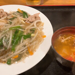 横浜中華料理　和香佐 - 皿うどんと付いてきたトマトベースの中華スープ　700円