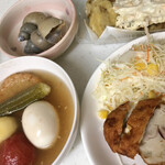 駅前酒場 - 冷やしおでん、駅前さつま揚げ、フィッシュ&チップス、おまけにいただいたつぶ貝