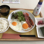 Roiyaru Hosuto - フライエッグ和定食（税込み６４９円）