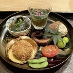 茜坂大沼 - (八寸)
      ◇ 叩きモロヘイヤにモズク酢
      ◇ 鰊と茄子の冷し煮
      ◇ 徳島のモクズガニコロッケ黄身酢添え
      ◇ 佐島の蛸柔煮
      ◇ 富津のカマス棒寿司
      ◇ ミニトマト甘酢漬け
      ◇ だだちゃ豆塩ゆで