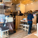 あごだし中華そば いぬさき - 【2021年09月】店内、厨房を臨む。