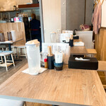 あごだし中華そば いぬさき - 【2021年09月】店内テーブル席。