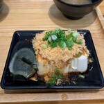 呷三碗 - 豆腐、ピータン、甘い謎粉