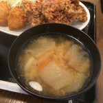 わ楽 - 大根、人参、キャベツのお味噌汁