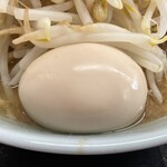 ラーメン もっけだの - ラーメン普通ニンニクヤサイマシマシ+味玉の味玉（スクラッチクーポン）