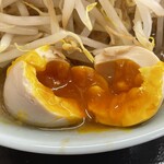 ラーメン もっけだの - ラーメン普通ニンニクヤサイマシマシ+味玉の味玉（スクラッチクーポン）