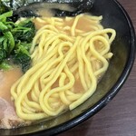 らーめん家 せんだい - 丸山製麺(株)の中太麺。
