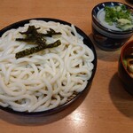 力餅 - ざるうどん大盛りとすましぞうに✨むにゅっと食感の、おうどんがとってもやさしい！夏限定です♬