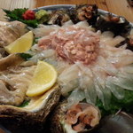 庵幸玄海酒膳 - コースのメニュー。カワハギと岩牡蠣、サザエ。
