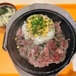 ペッパーランチ - 料理写真:お肉たっぷりビーフペッパーライス(M) 990円,みそ汁 110円