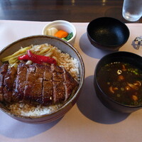 厳選洋食さくらい - 牛(ヒレ)のステーキ丼