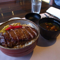厳選洋食さくらい - 牛(ヒレ)のステーキ丼