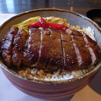 厳選洋食さくらい - 牛(ヒレ)のステーキ丼