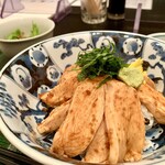 Nihombashi Yoneya - 小でこのボリュームの丼飯。十分すぎました。溶き山葵、刻み海苔、甘めのだし醤油、ごま。そしてふわふわの胸肉。完璧においしかったです。