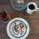 CAFE510 - 甘栗とラムレーズンのチーズケーキ（上）＆ビター生チョコタルト（下）