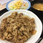 松屋 - プレミアム牛めし、生野菜のサラダ 